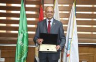 عميد كليه الطب يتسلم شهادة اعتماد البرنامج المتميز لمرحلة البكالوريوس (5+2) من الهيئة القومية لضمان جودة التعليم والاعتماد