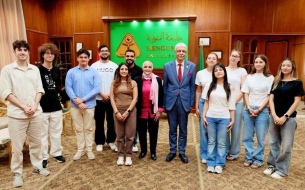 رئيس جامعة المنوفية يستقبل 12 طالبًا دوليًا للتدريب الإكلينيكي بكلية الطب ويؤكد التزام الجامعة بتعزيز التدويل والتبادل الطلابي