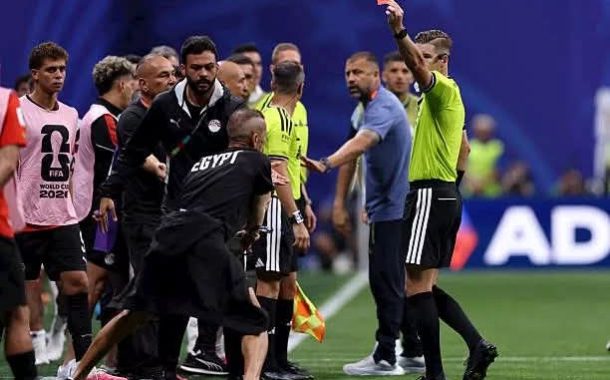 فيفا يستبعد حكم مباراة مصر الأرجنتين من باقي مباريات كأس العالم فما السبب؟