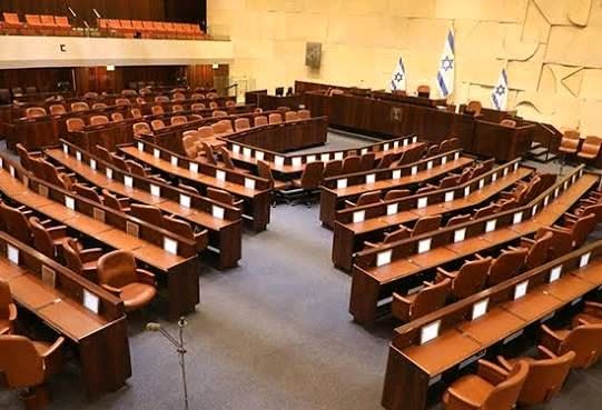 حلّ البرلمان الإسرائيلي الكنيست نفسه في وقت مبكر من صباح الجمعة تمهيدا لانتخابات مبكرة