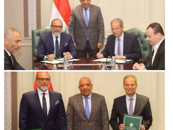 عصمت: يشهد مراسم توقيع بروتوكول تعاون بين الشركة القابضة للكهرباء وشركة اتصالات مصر